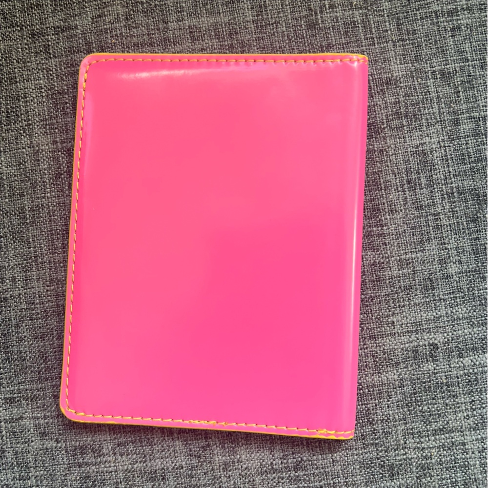 NWT Vera Bradley Pink Passport Cover Patent Faux Leather. Ibis Rose. - Picture 4 of 6